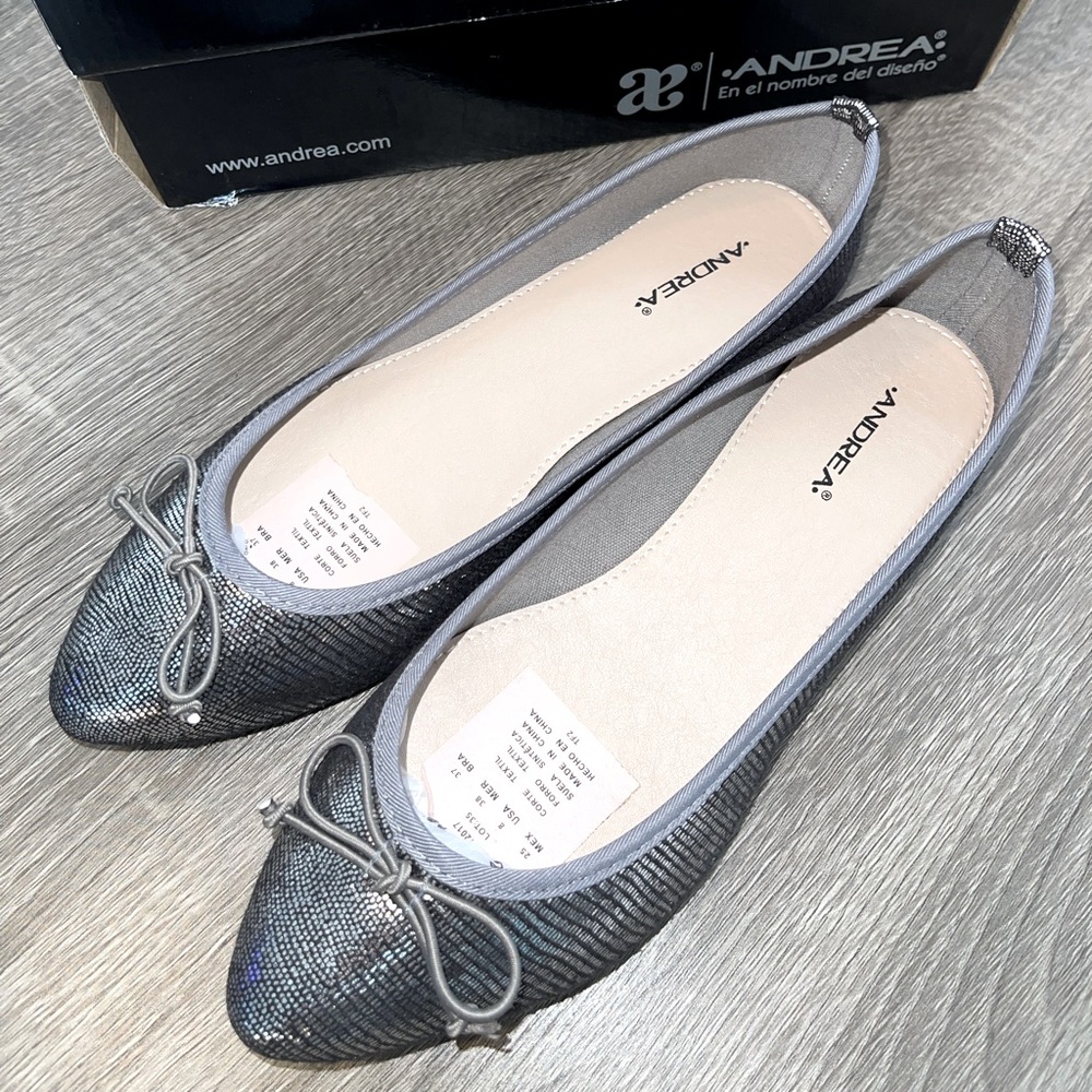New Andrea Size 8 Gray Sparkly Flats